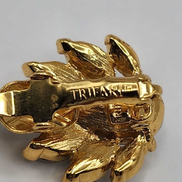 Vintage Clear Rhinestone Trifari Clip On Earrings Gold Tone - Picture 8 of 10